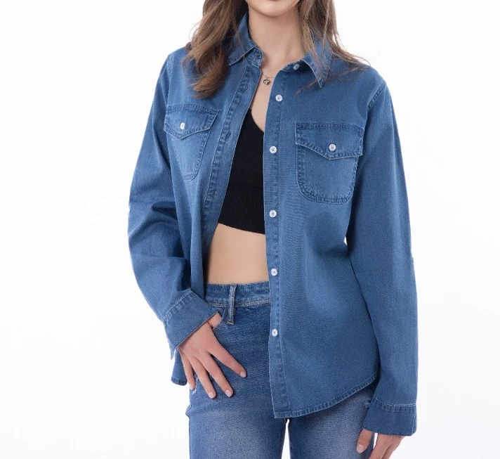 2026 موضة جديدة قميص دينيم المرأة ملابس علوية بأكمام طويلة للربيع التلبيب قميص دينيم المرأة بلوزة غير رسمية متعددة الاستخدامات