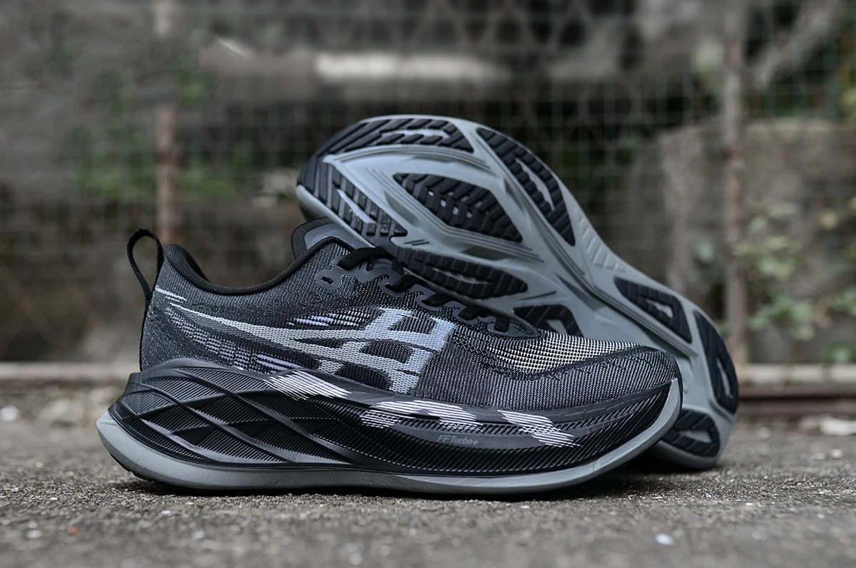 New Men Women Comfortable Runner Shoes Unisex Breathable Ultralight Outdoor Running Casual Sneakers 