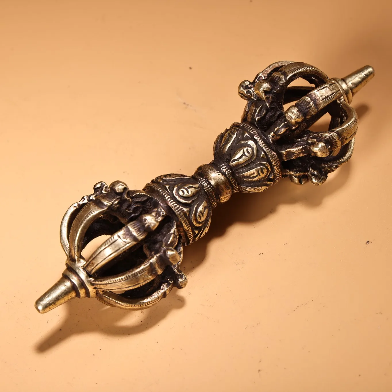 

7"Tibetan Temple Collection Old Bronze Gilded Mahakala Buddha Head Eight Treasures Vajra Old Ringing Bell Vajra Amulet