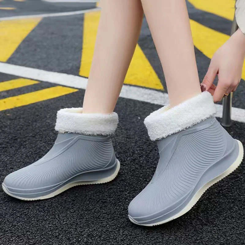 New Short Tube Rain Shoes Women Four Seasons Durable Waterproof Anti Slip Rubber Shoes Outdoor Anti Slip Waterproof Casual Shoes