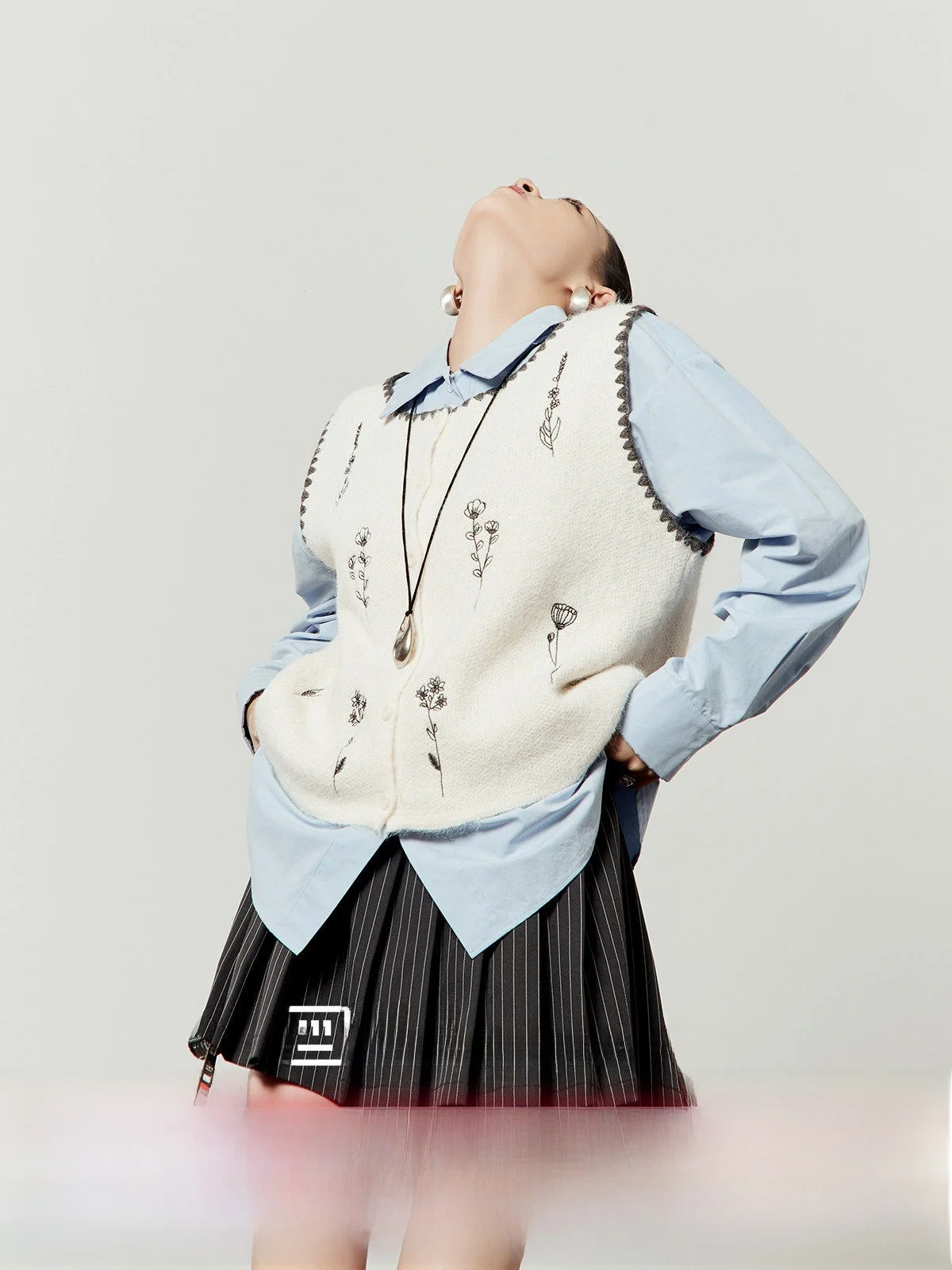 

Women's Khaki Embroidered Loose Fit Casual Knitted Vest Autumn 2025 New Sle Versatile Slimming round Neline Regular Length