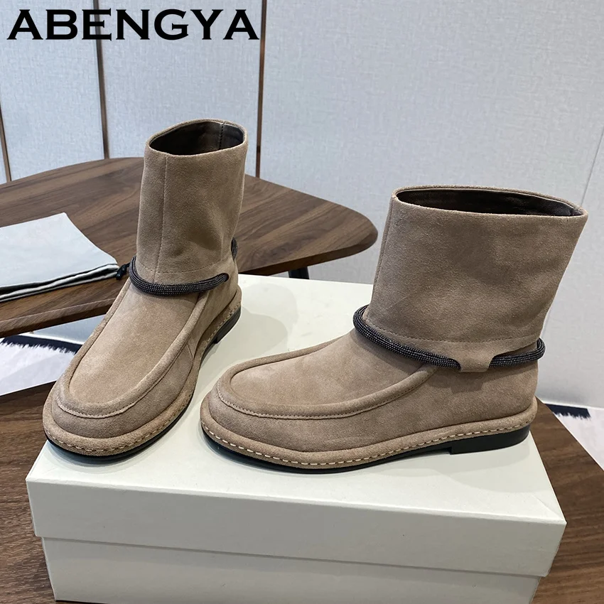 

Новые зимние замшевые ботинки-челси с круглым носком для женщин, повседневные короткие ботинки на плоской подошве, коллекция 2026 года