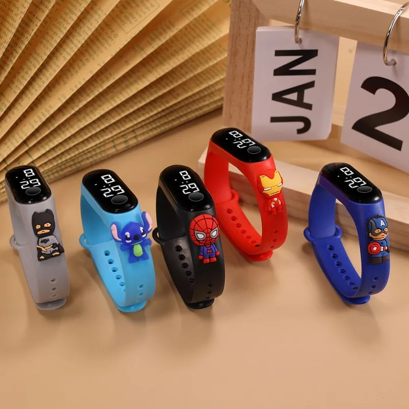 Beast Kingdom Batman Homem-Aranha Homem de Ferro Figura de desenho animado Relógio Criativo Bonito Crianças Estudante LED Relógio Eletrônico À Prova D 'Água