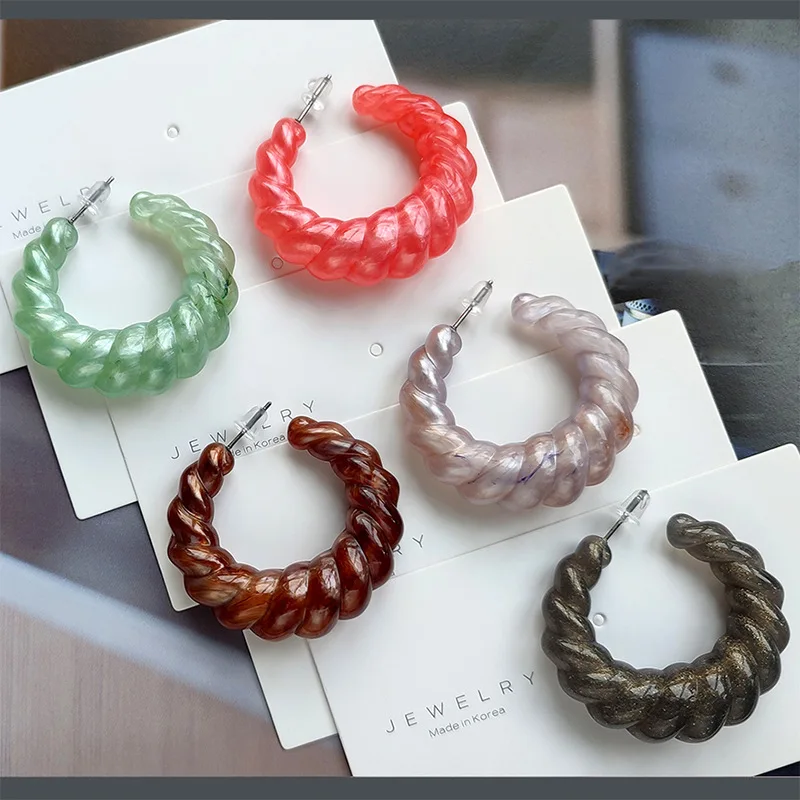 Trendy Spiral Twist Pearl Sense Shiny Shell Color Acrylic Earrings Twisted Pattern Wavy C-shaped Resin Earrings Hoops