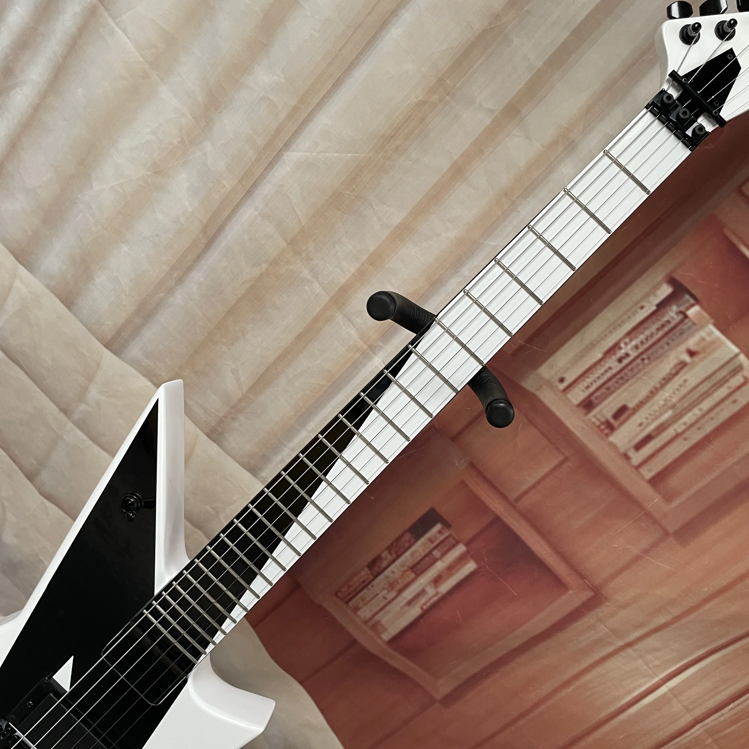 6현 일렉트릭 기타, 흑백 마감, 마호가니 바디, 블랙 - Electric Guitar Beginner 리뷰 및 가격