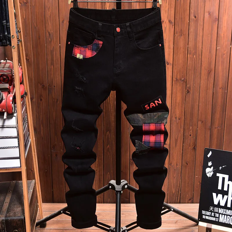 Jeans Ripped Pria dengan Desain Tambal Sulam Slim Fit Skinny Spring Trendy Street Motorcycle Style Celana Panjang Hitam