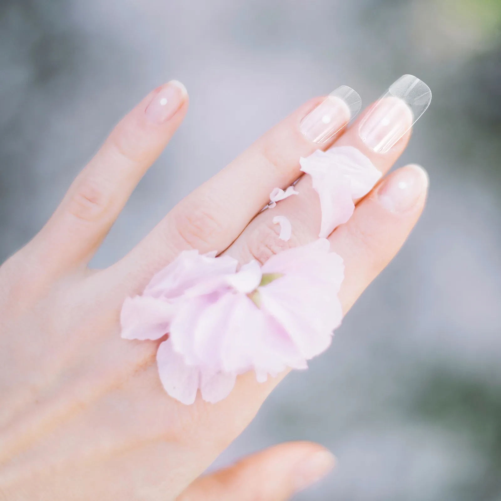 

120Pcs Ultra Thin Clear False Nails Glue on Nail Tips Long Wear Lightweight Compact for Women Halloween Nail Art