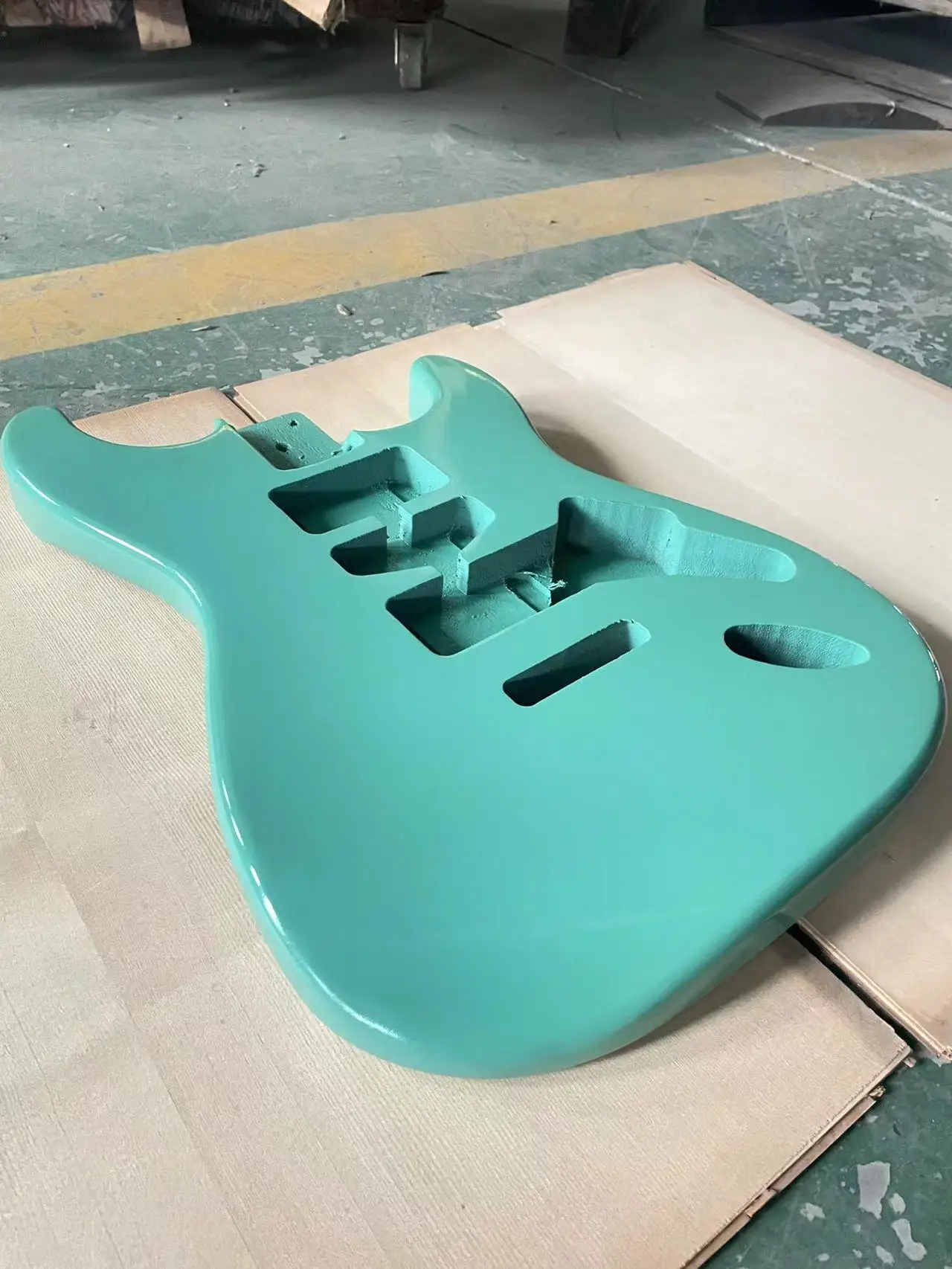 The green glossy guitar panel is an ST style electric guitar with a half empty heart barrel DIY guitar. The colored guitar body