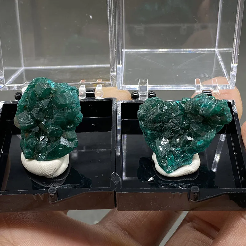 

100% натуральный зеленый кристалл диоптаза, бусины из драгоценных камней, необработанные образцы минералов, коллекция для украшения дома + размер коробки: 35*35*35 мм