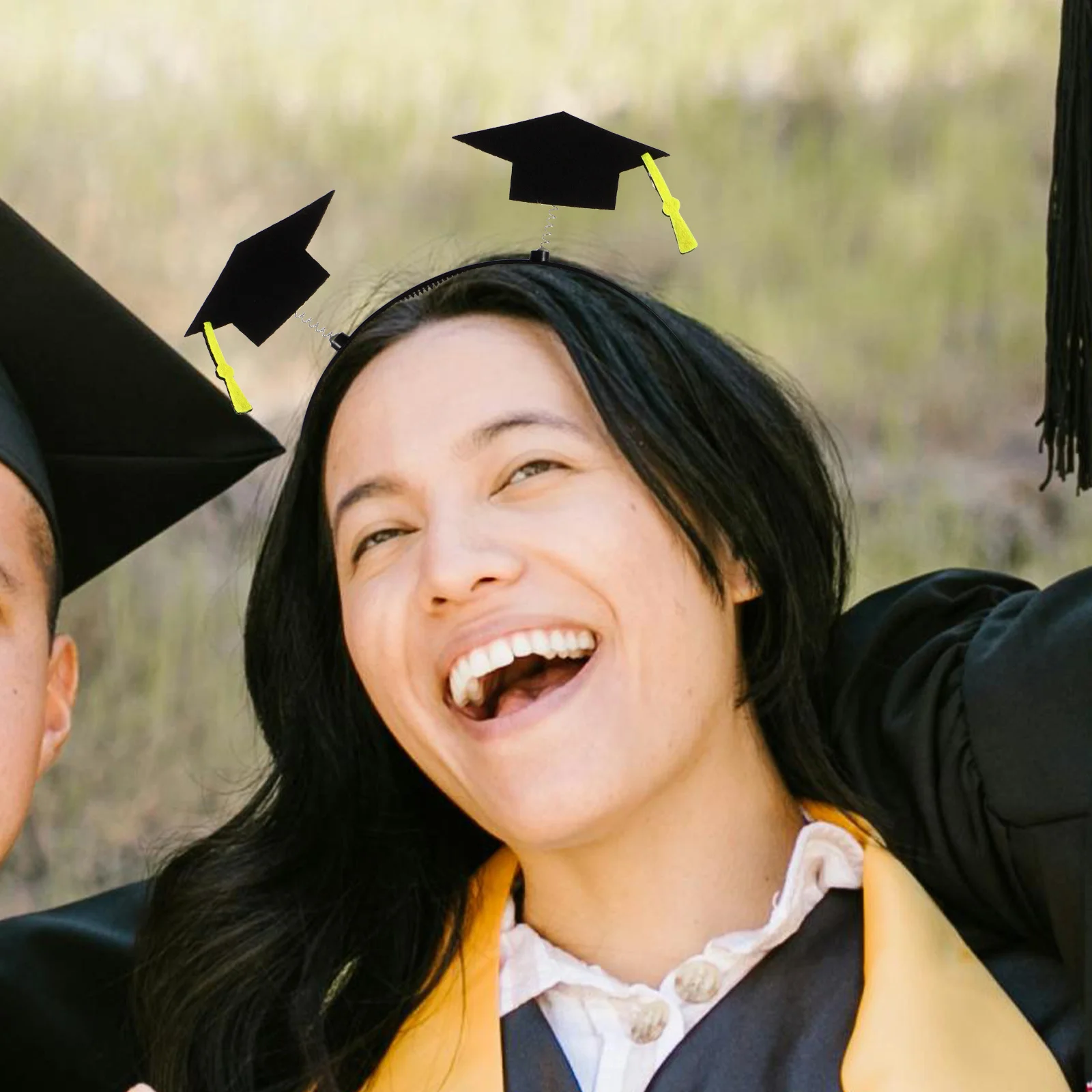 2 個の卒業帽子ヘッドバンドユニークなデザインミニ卒業帽子ヘアアクセサリー卒業小道具用学士帽
