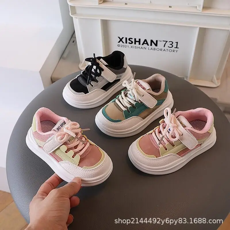 

Модные повседневные кроссовки Kawaii для детей: кожаные спортивные туфли для мальчиков и девочек, легкие, корейские, нескользящие, для прогулок