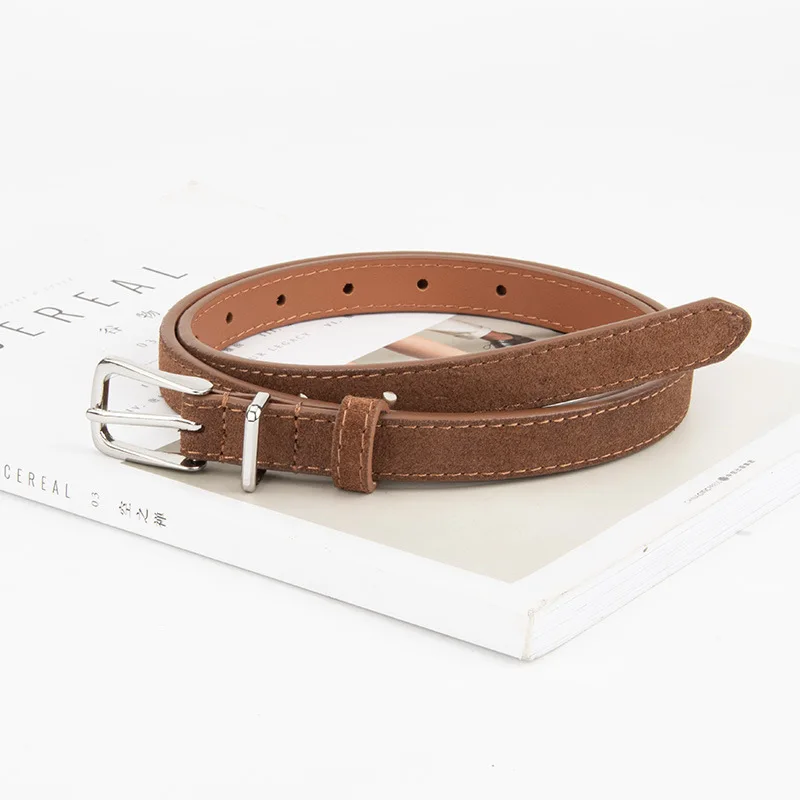 女性用新型ピンバックルフロストレザーベルト、ファッショナブルで先進的なオールマッチドレス装飾ベルト