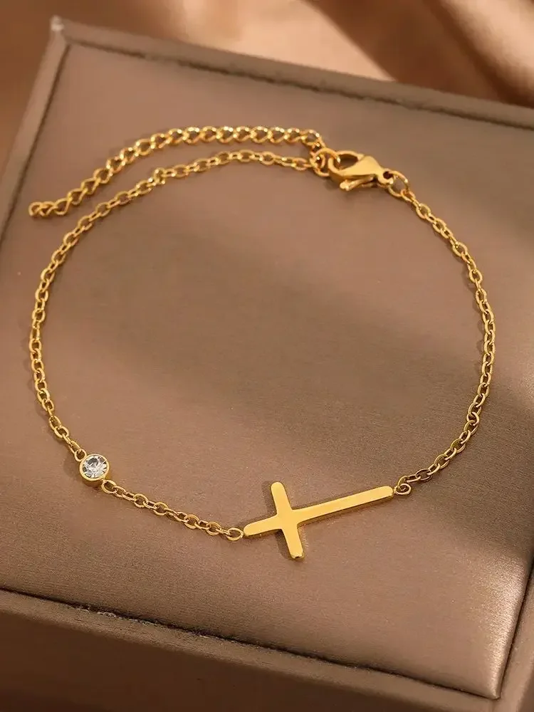 Cross-Border Trade Source 18K Gold Stainless Steel Cross Necklace with a Simple and Elegant Collarbone Chain