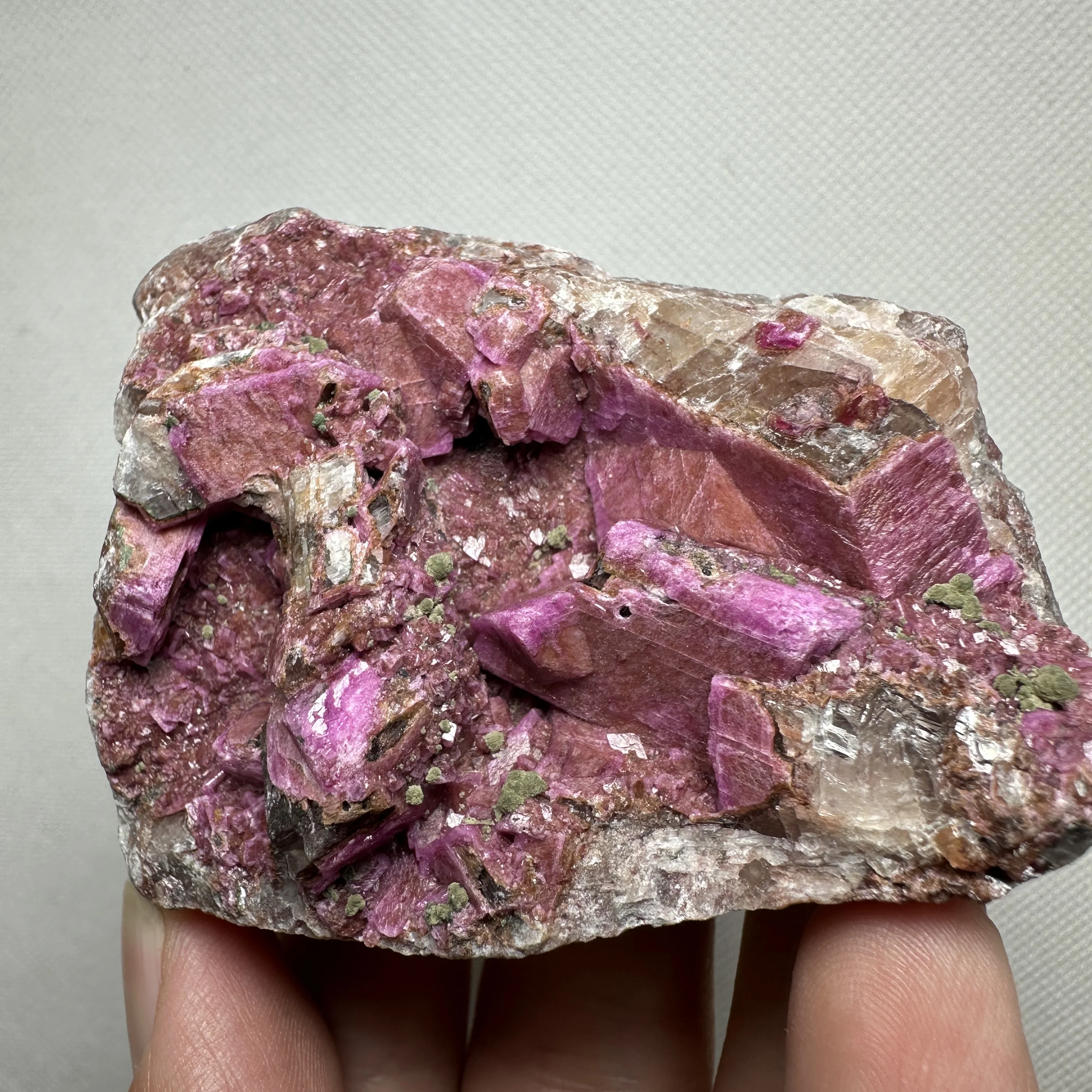 Natural Red Cobalt calcite Healing crystal raw stone stone home decoration pieces
