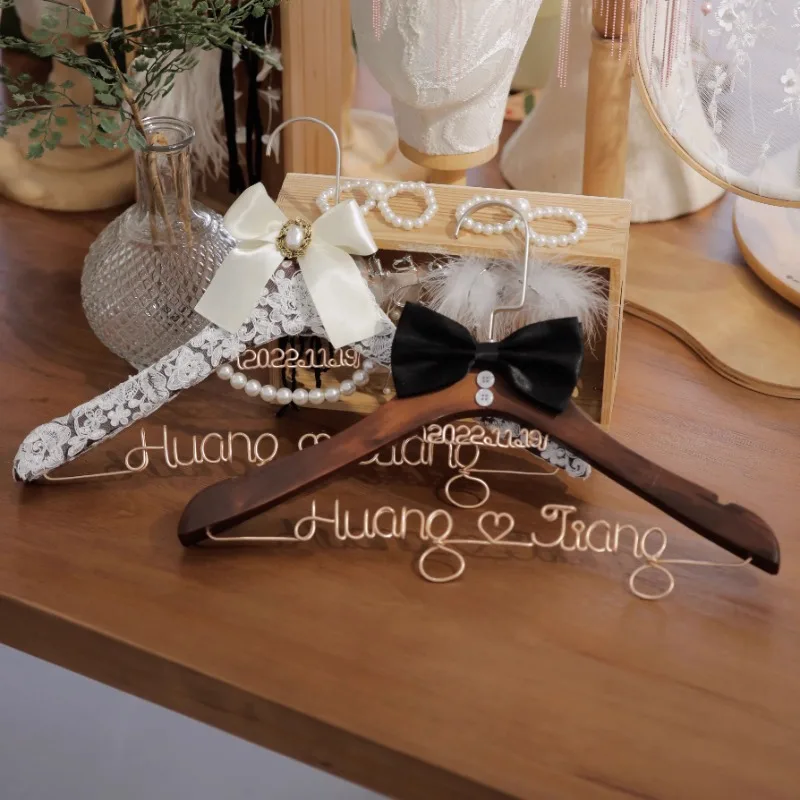 1set Personalized Customized Wedding Hangers Custom Name Bridal Hangers Wedding Gifts Solid Wood Hangers Wedding Gifts