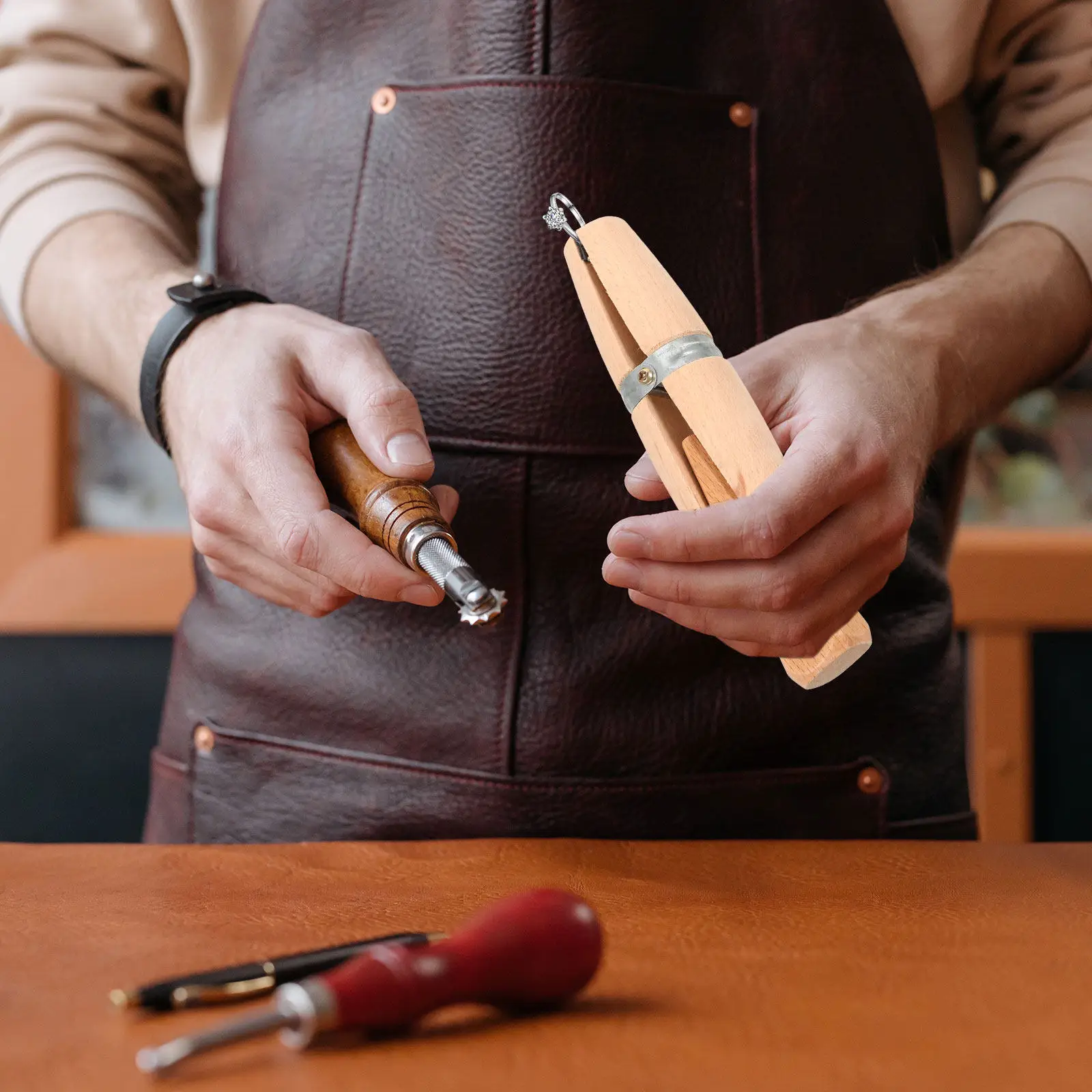 

Ring Wood Clip Solid Wood Jewelry Making Tool for Ring Fixing Stone Setting Engraving Repair Polishing Smooth Jaw Edging