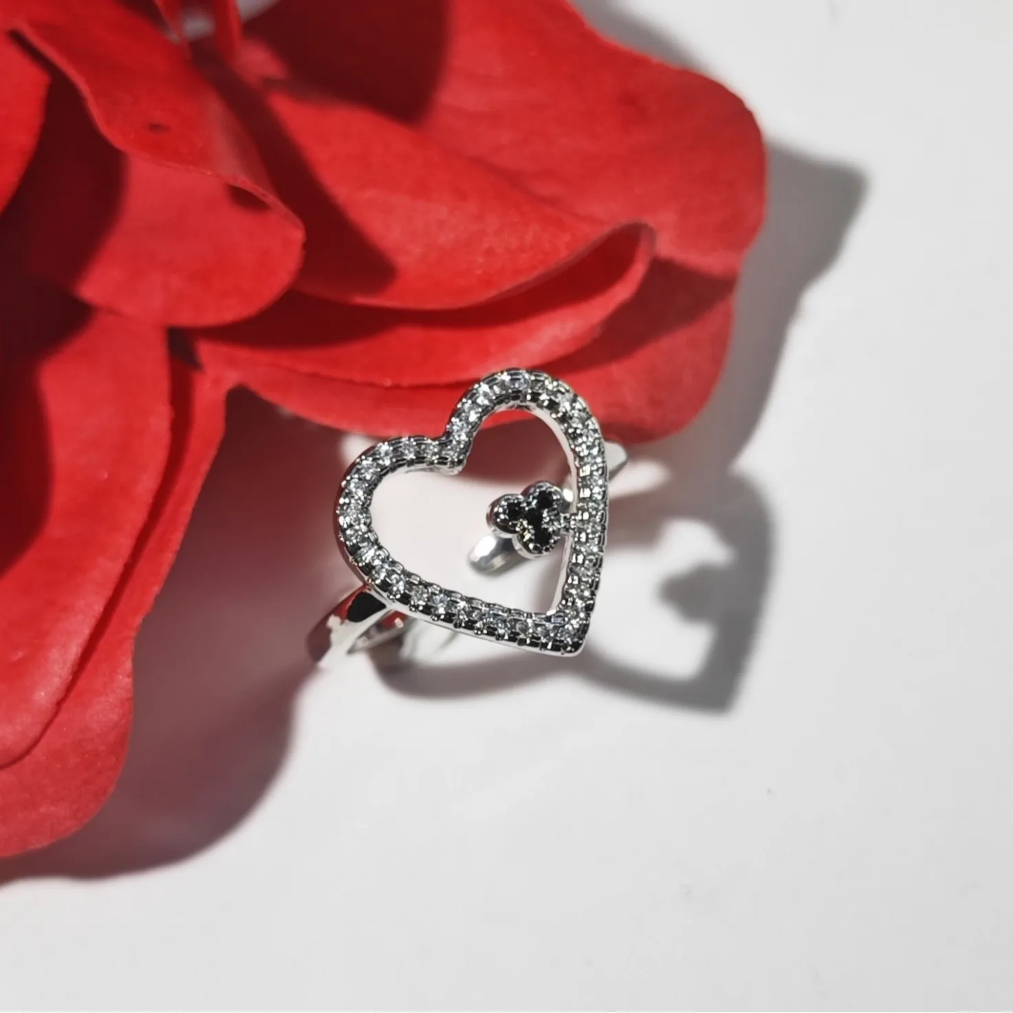 

Персонализированное кольцо в форме сердца с полным бриллиантом, женское кольцо в форме сердца с черным бриллиантом
