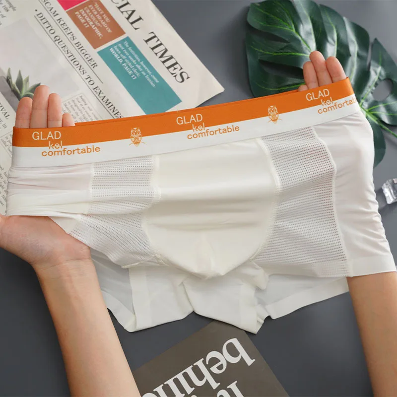 ใหม่ผู้ชายผ้าไหมน้ําแข็งต้านเชื้อแบคทีเรียเครื่องปรับอากาศชุดชั้นในบางเฉียบผิวที่สองเรียบเนียนเปลือยรู้สึกกางเกงบ็อกเซอร์ระดับไฮเอนด์