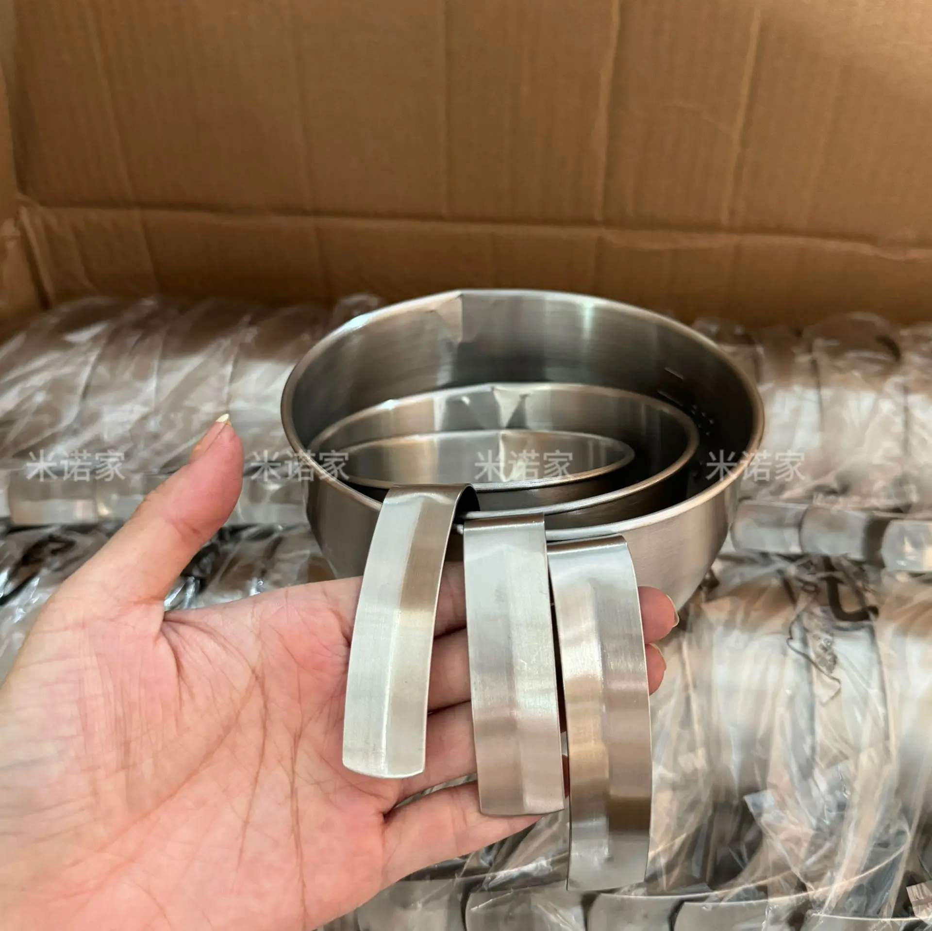 Stainless Steel 304 Mixing Bowl With Handle Scale Nesting Thick Whisking Baking Splash Proof Drop Resistant 100mm 120mm 145mm