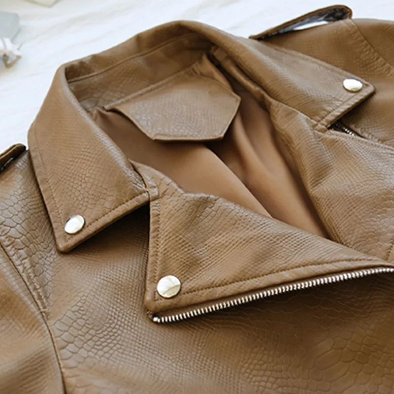 2023 neuer Stil Frühling Herbst Kunstleder jacke schlanke Streetwear Khaki Ledermantel Biker Moto Jacke mit Gürtel weibliche Oberbekleidung