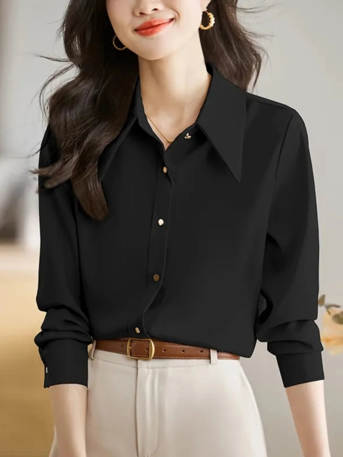 Langarmshirts für Damen, locker sitzende Baumwolloberteile mit Umlegekragen und dekorativen Taschen für den Frühling, adrette Alltags-Arbeitskleidung