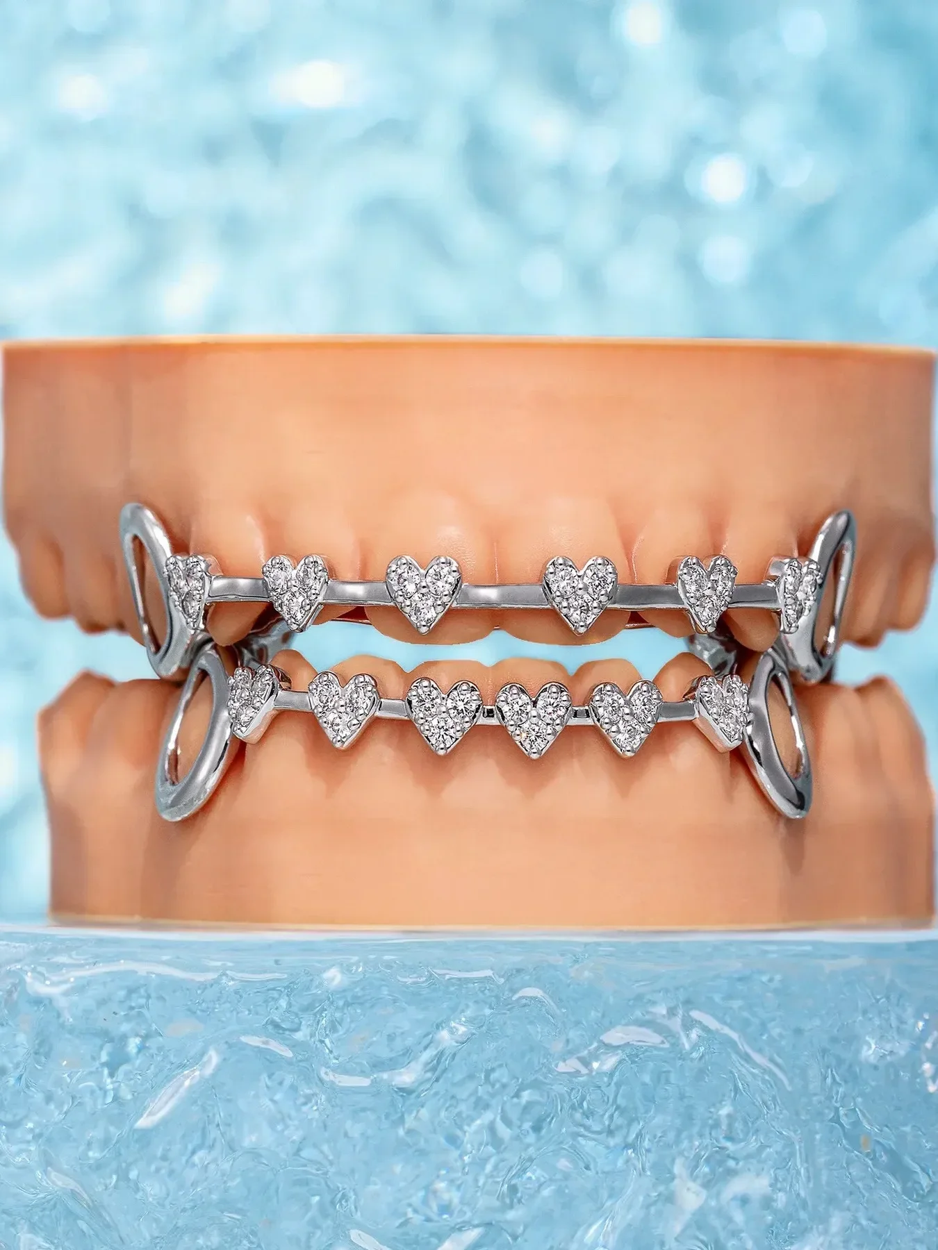 

European and American fine-edition hip-hop jewelry, clown men and women with gold teeth full of diamond braces,