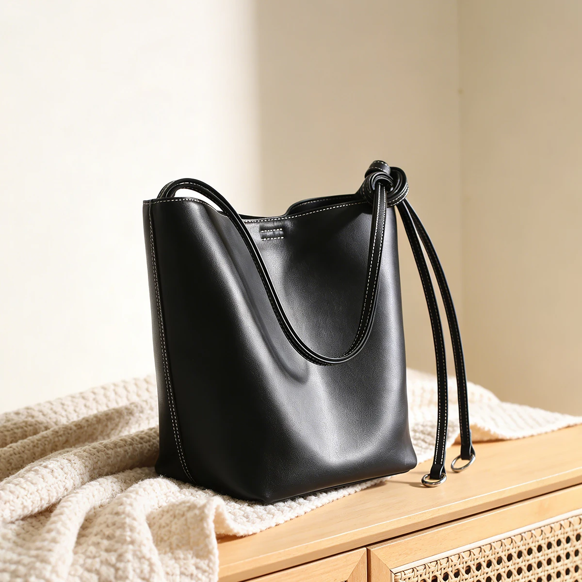 

2026 New Multifunctional Genuine Leather Casual Versatile Tote Bucket Bag Single Shoulder Crossbody Backpack