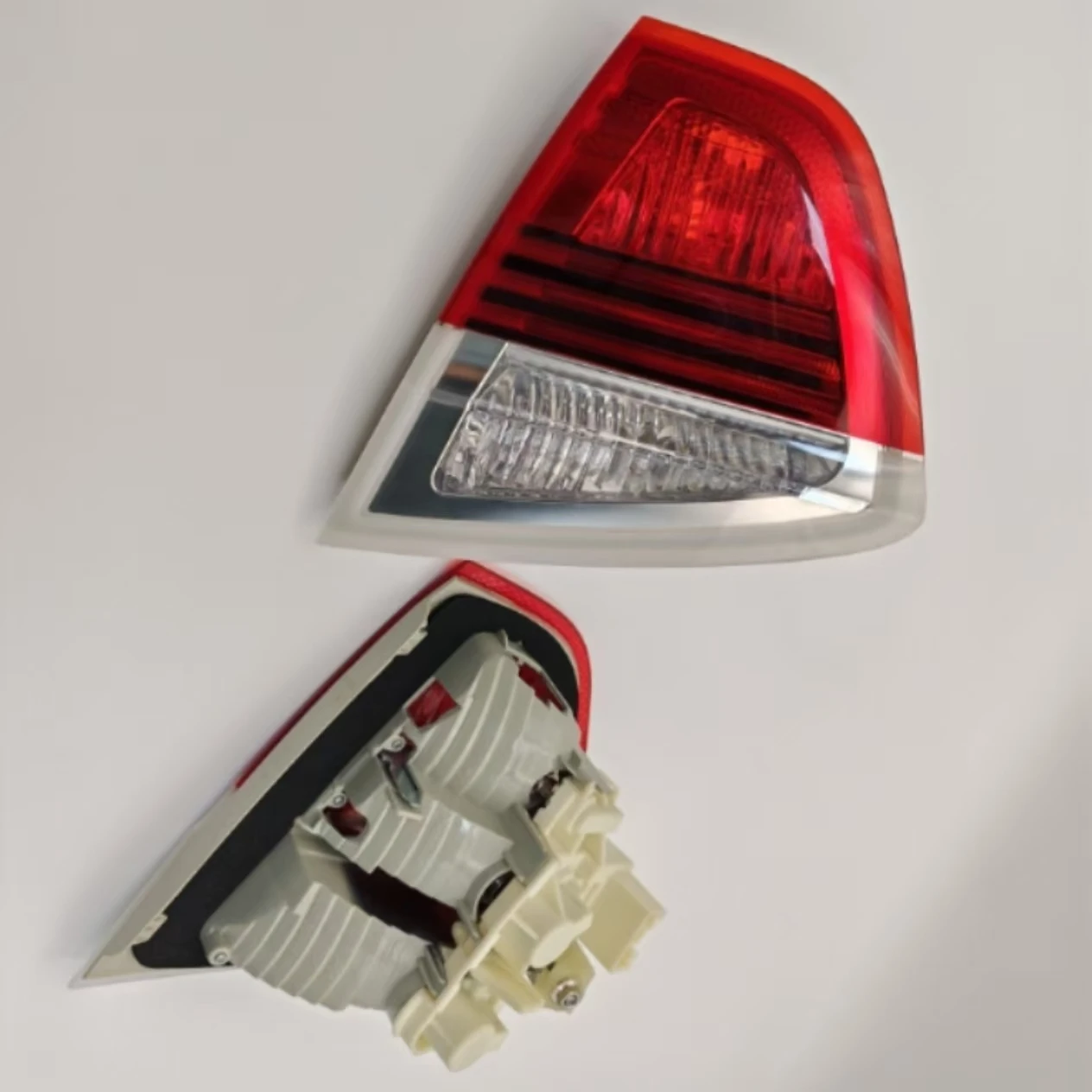 Car Trunk Taillights For BMW 3 Series E90 318/320/325/330/328