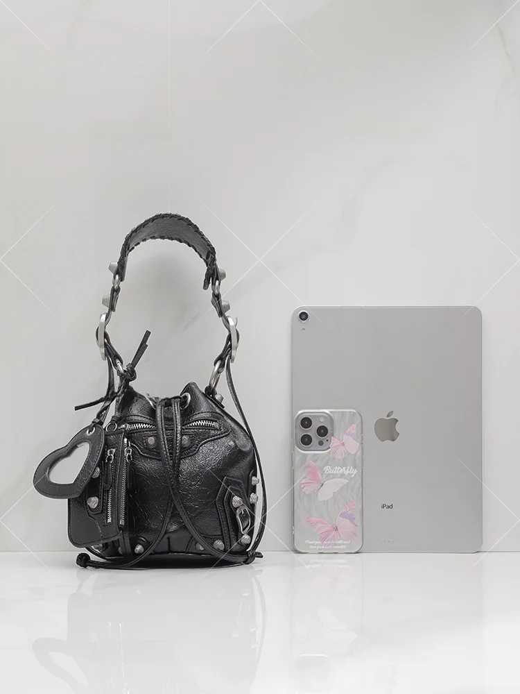 

New 2026 Ladies Genuine Leather Motorcycle Buet Bag Rivet Crossbody Bag Soft Briti Sle Commuter Bag for Women