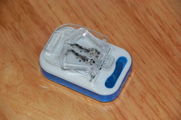 BL-5C بطارية ليثيوم الهاتف المحمول SAST بطاقة بلوتوث مكبر صوت صغير لوحات راديو ذات سعة كبيرة عرض خاص قابلة للشحن L