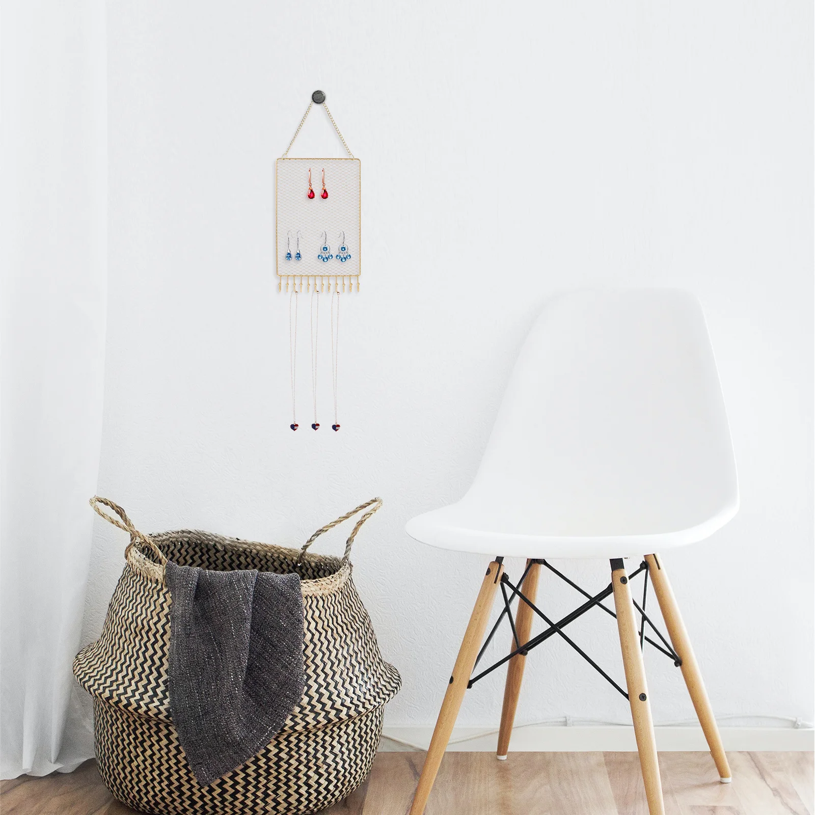 

Hanging Display Rack Wall-Mounted Stand Holder Durable High-Grade Iron Display Rack For Store Home Gallery Trade Shows Mesh