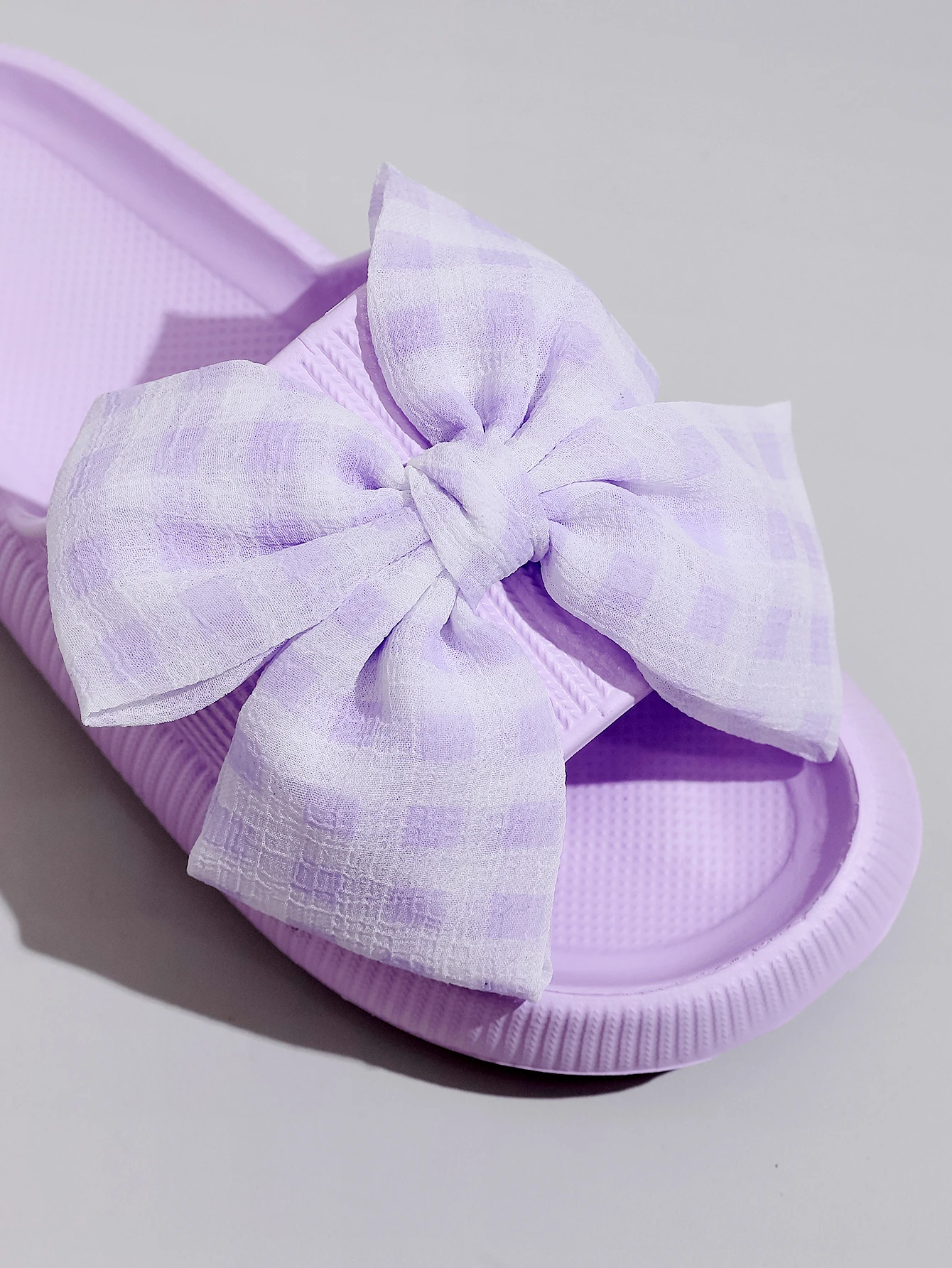 Letnie damskie urocze fioletowo-białe pantofle w kratę z kokardką i miękką podeszwą Wszechstronne, wygodne buty na wakacje na plaży