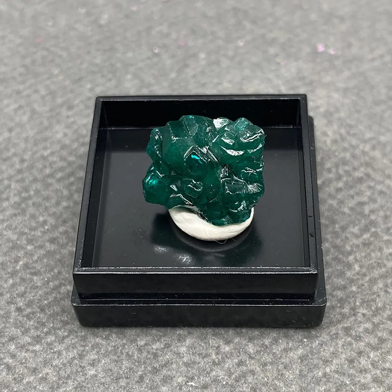 100% natural  Congo dioptase raw stone mineral specimen healing crystal ,beads +Box size:27*27*25mm