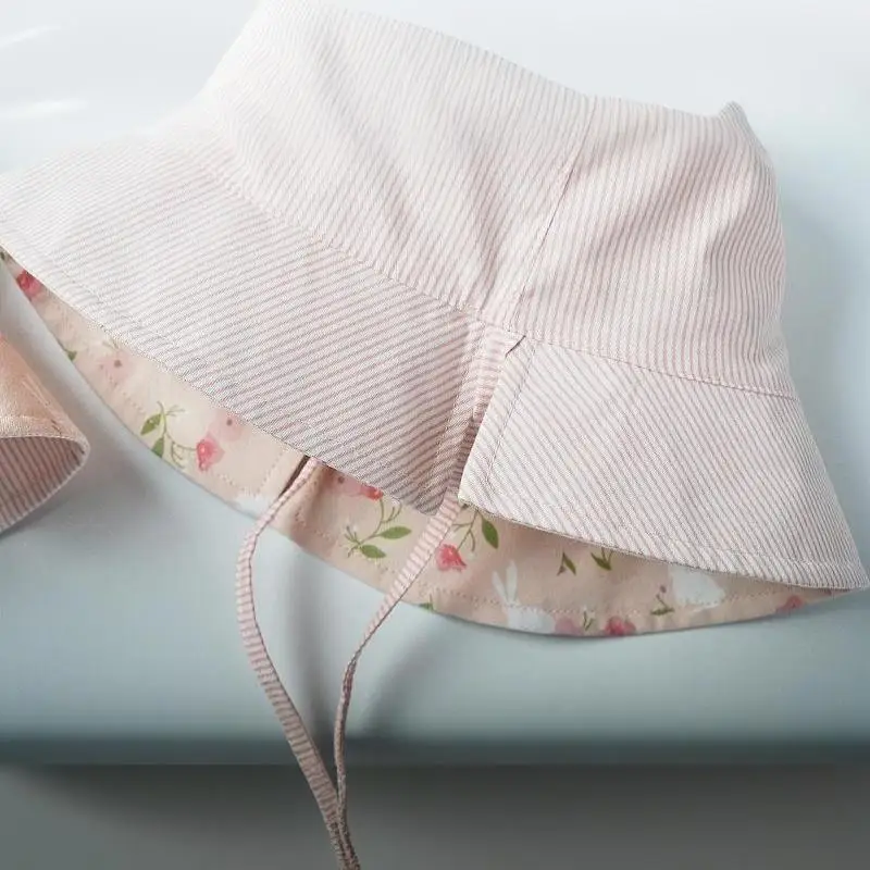 Atmungsaktiver Baumwoll-Doppelseitiger Sonnenhut für Babys, atmungsaktiv und sonnenschützend, dünner Bucket-Hut mit Cartoon-Print – Detail 10