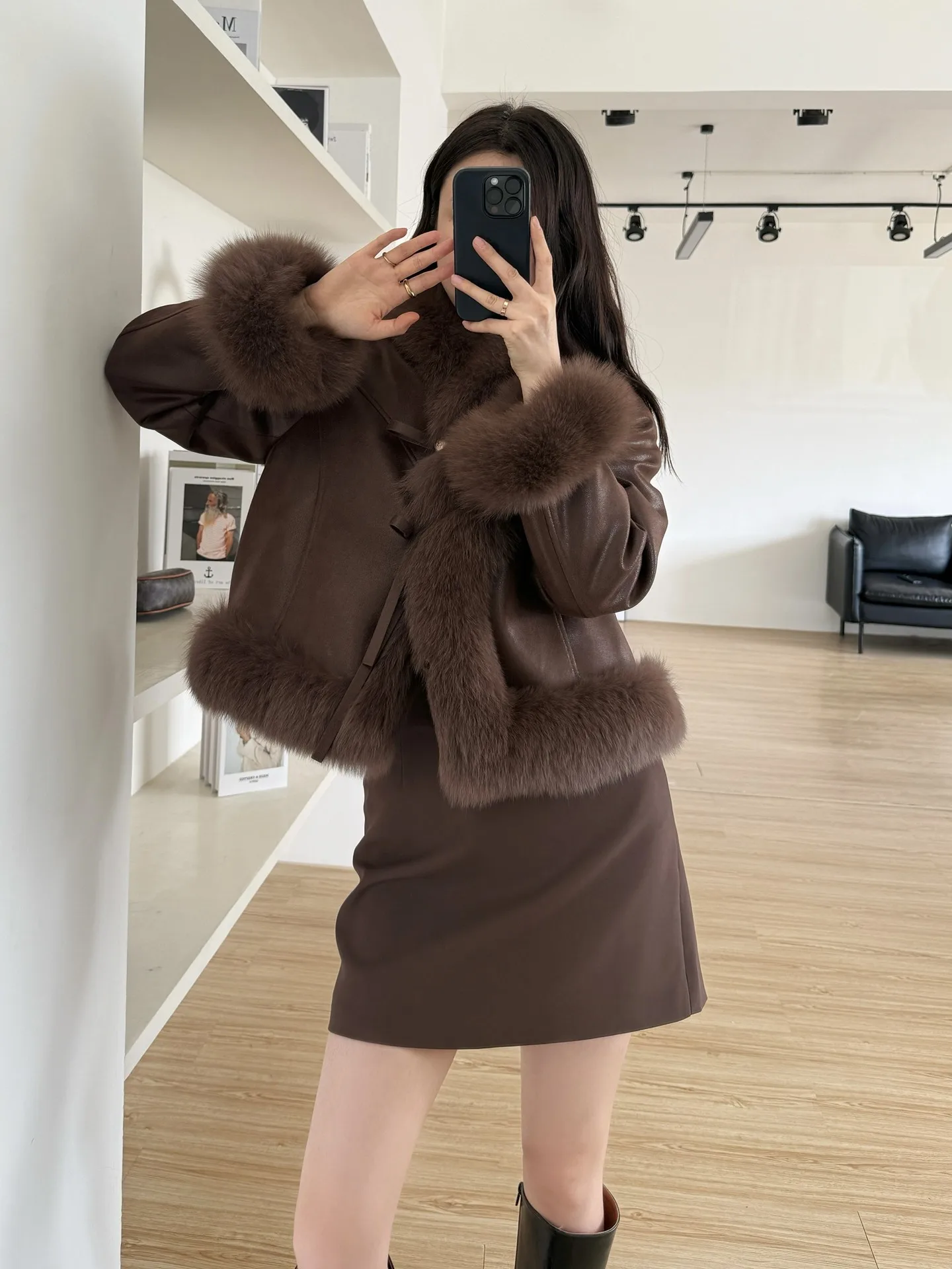 Alta qualidade genuíno 2025 inverno novo estilo curto casaco de pele de raposa para mulher, 90 jaqueta de penas de ganso branco para mulher