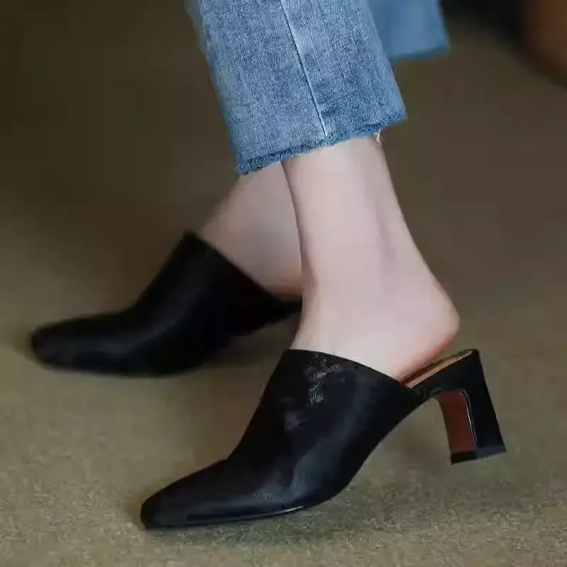

Silk Temperament Cool Slippers for Women in Summer 2025, Outdoor Fashion, Thick Heel Brown, French Toe High Heels, Slippers