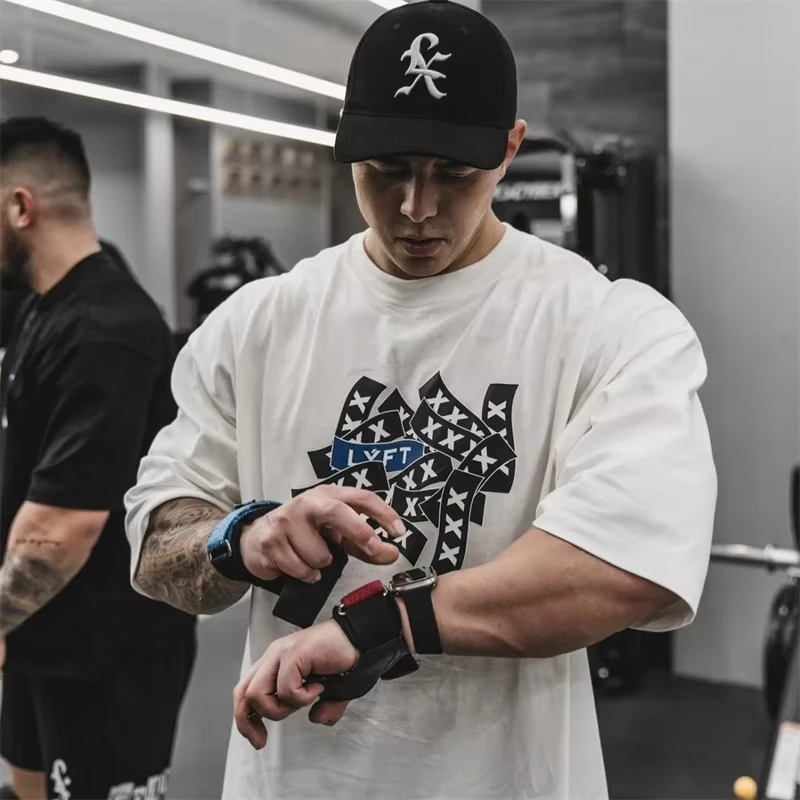 2026 Sleeve Gym T-shirt Double Sided Geometric Sticker Print Cotton Streetwear Oversized Tees For Workout Training Daily Wear