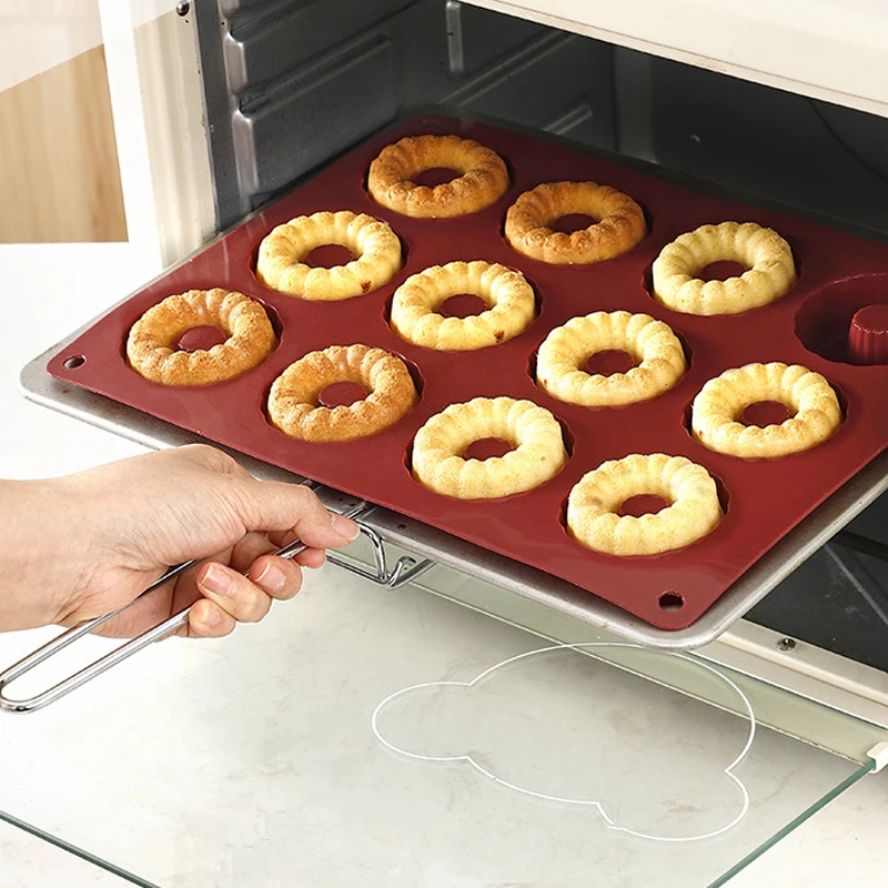 

Heat Resistant Food-grade Silicone Donut Mould for 12 Doughnuts, Silicone Mould for Pudding, Donut &Cake, Baking Utensils