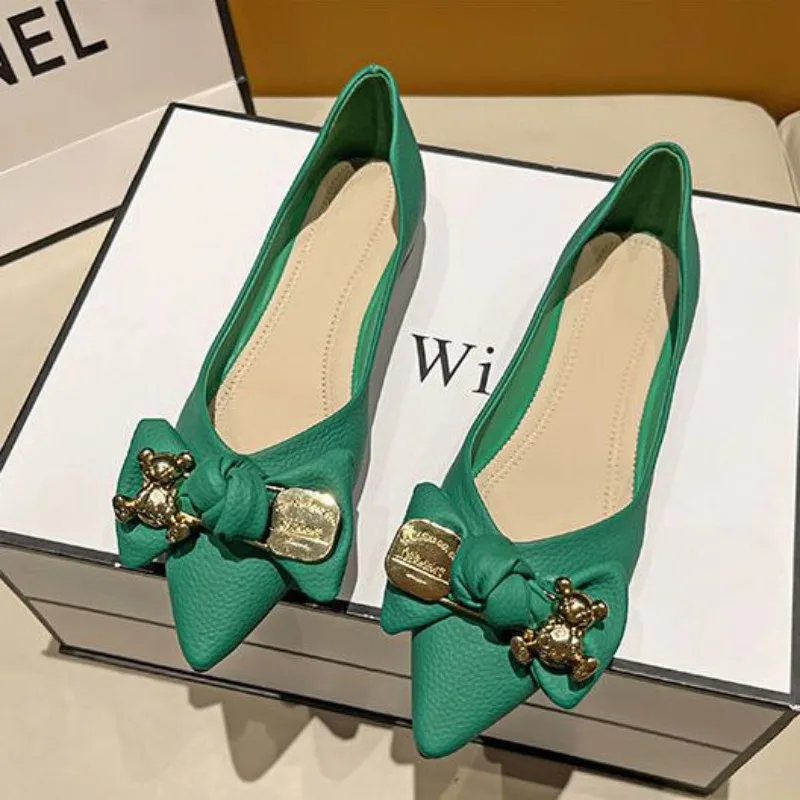 

2026 New Women's Pointed Toe Flats Soft Bottom Soft Leather Comfortable Bowknot Metal Decoration Elegant Office Work Shoes