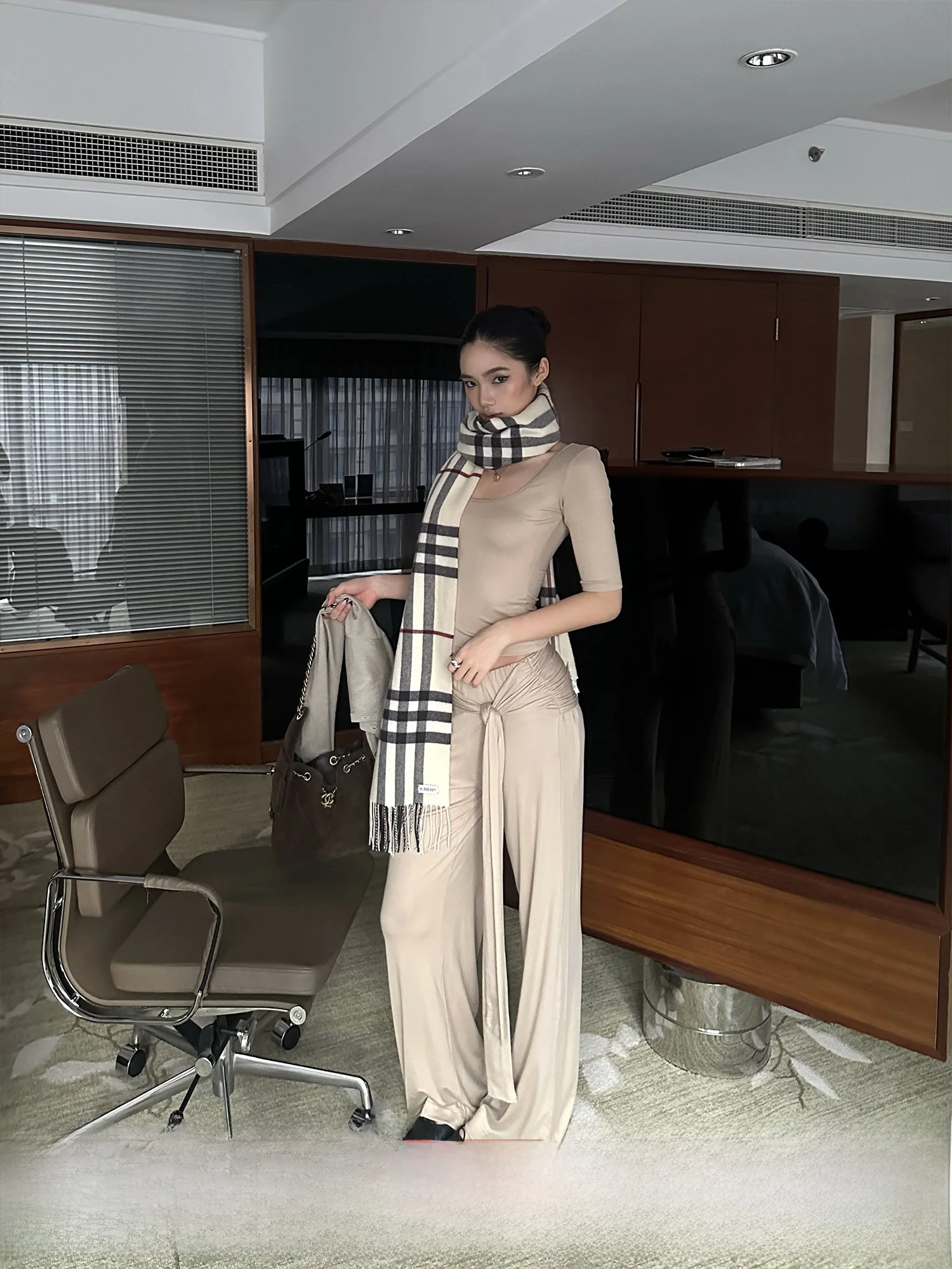 

Свободные широкие повседневные брюки для женщин светло-хаки цвета с поясом, весенние, с высокой эластичностью, прямые, длинные.