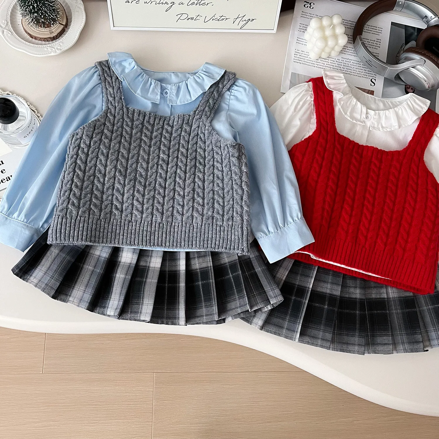 

Korean version of the three-piece set autumn new girl's knitted twist waistcoat crewneck baby shirt shirt pleated skirt