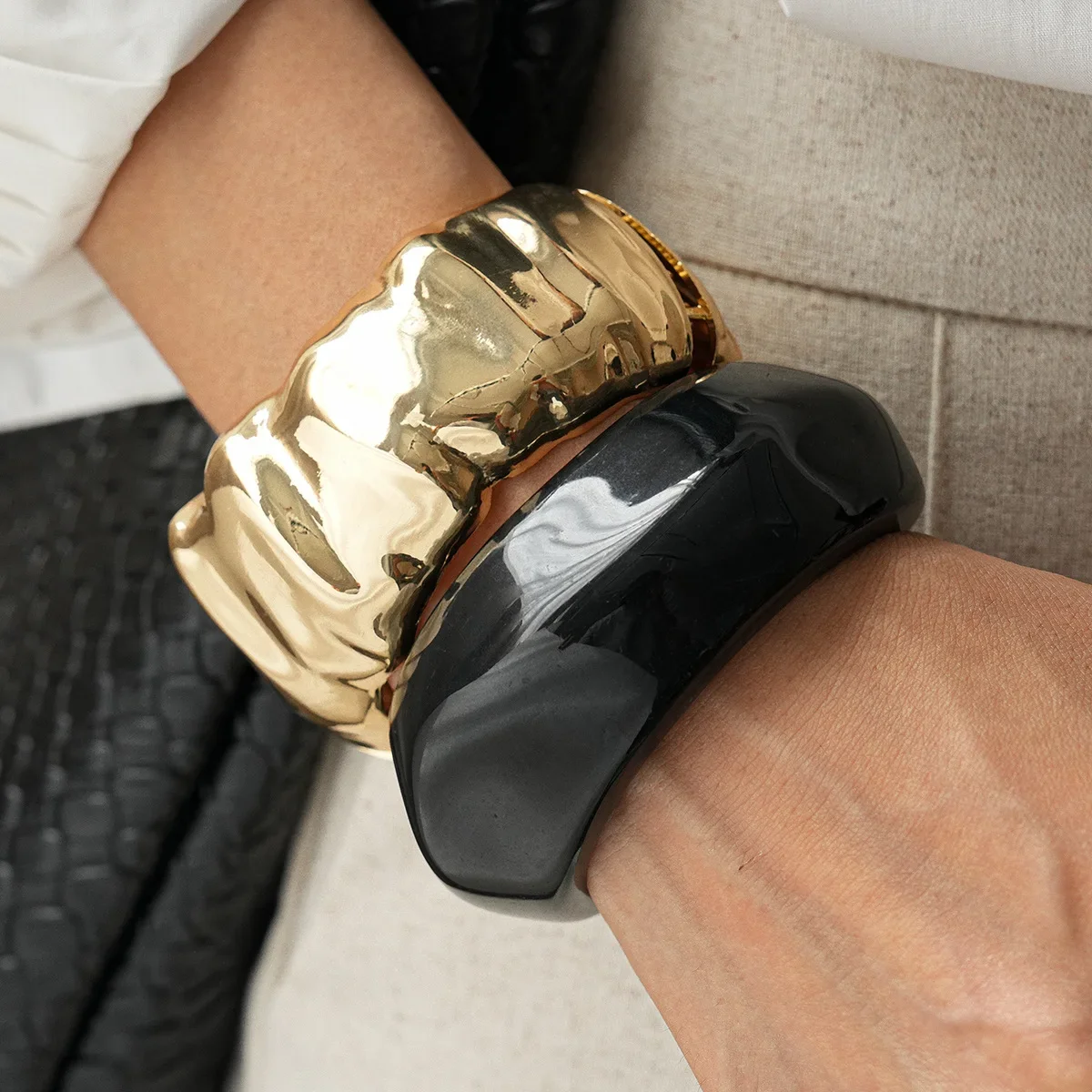 Wide Acrylic Resin Openning Bangle for Women Men Exaggerated Geometric Pleated Massive Chunky Metalic Bracelet Hip Hop Jewelry F