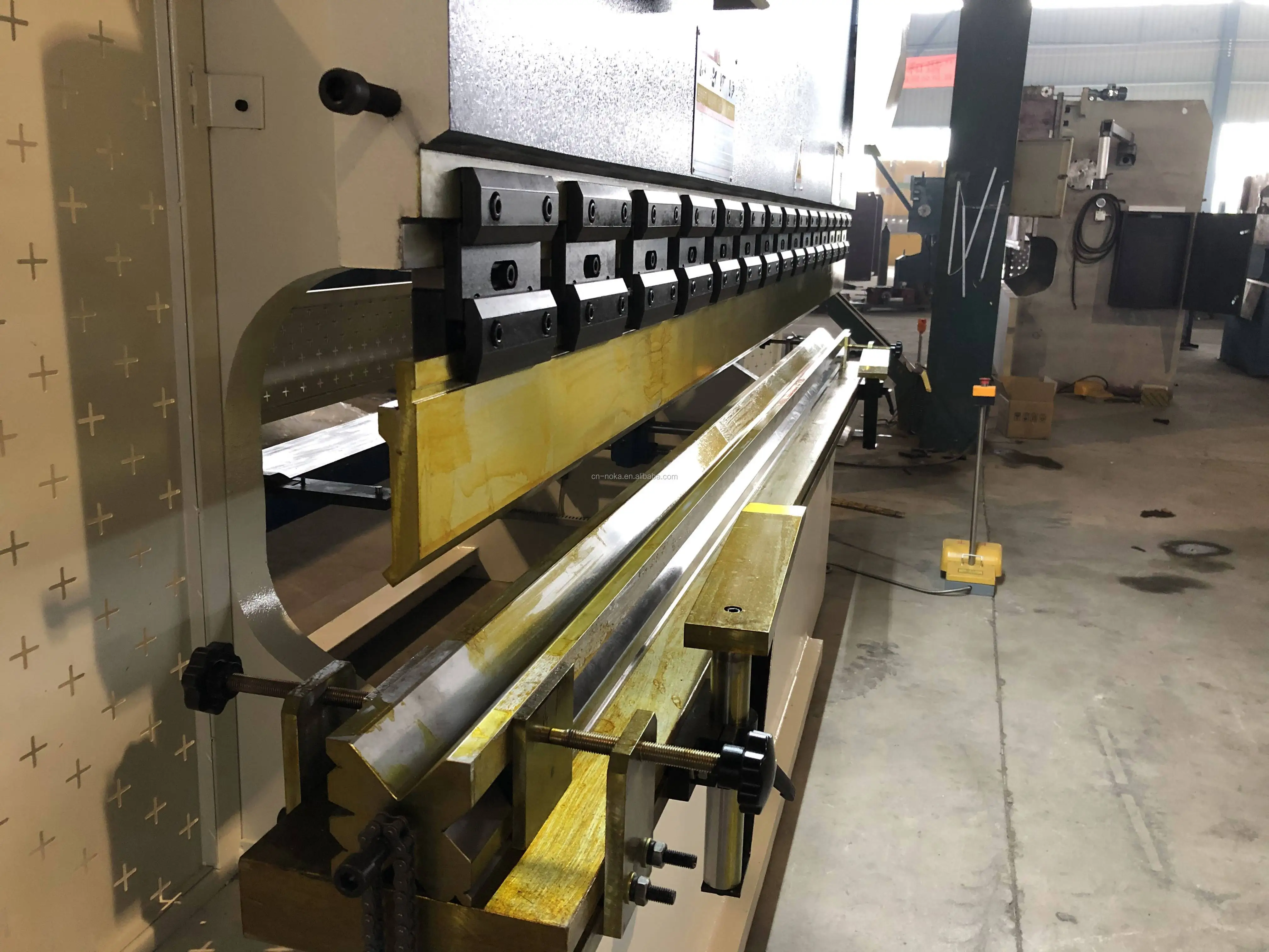 Metal Folder NOKA 6 Axes Full Servo Press Brake Hine 175T 4000 Mm With Delem Da66t 3D CNC Control System