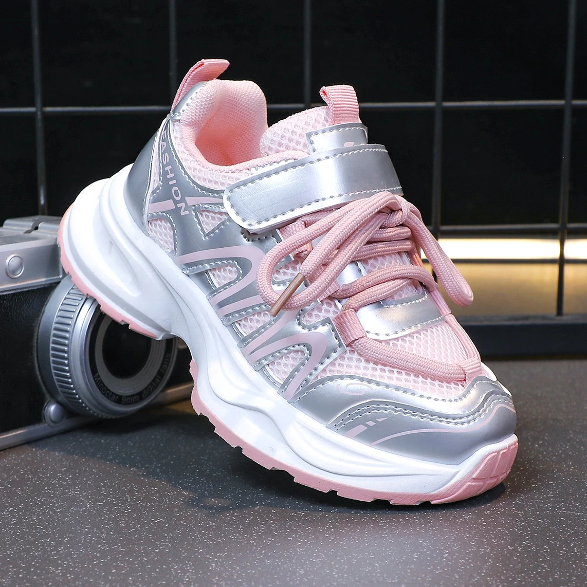 

Новая детская модная спортивная обувь для девочек, новинка 2023 года, мягкая подушка, яркий дизайн с цветными блоками, детские кроссовки, роскошная повседневная обувь для мальчиков