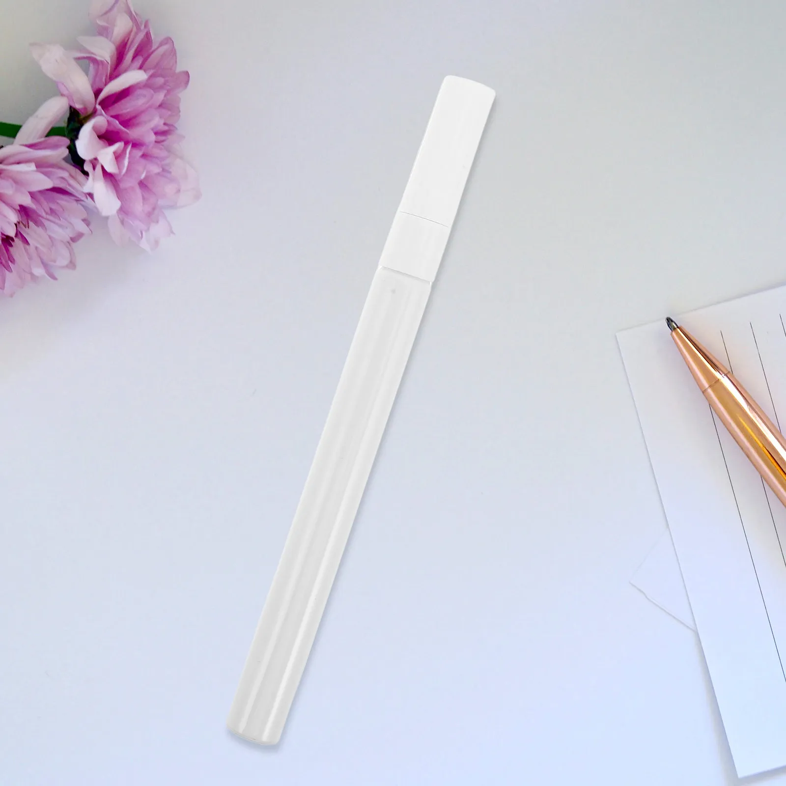 

4Pcs Oil Paint Pens Refillable Touch Up Paint Markers 0.7mm Fine Tip Permanent Oil Based Paintpens for Metal Plastic Wood