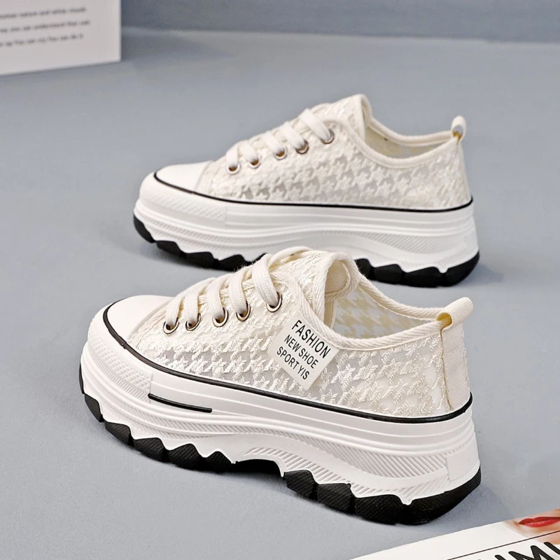 2025 الربيع والخريف جديد سميك وحيد الارتفاع زيادة تنفس شبكة رقيقة أحذية رياضية موضة أحذية الدانتيل غير رسمية للنساء