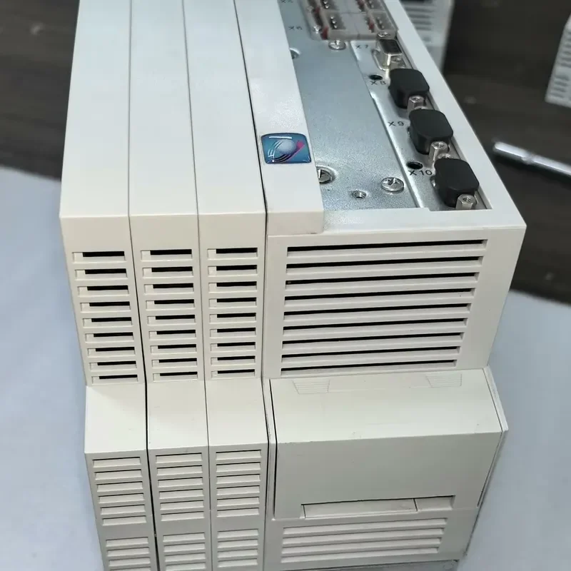 1PC NEW LENZE DRIVE E84AVSCE5524VX0 EVS9324-EKV004 EVS9324-EIV004 ESMD552L4TXA Frequency Inverter