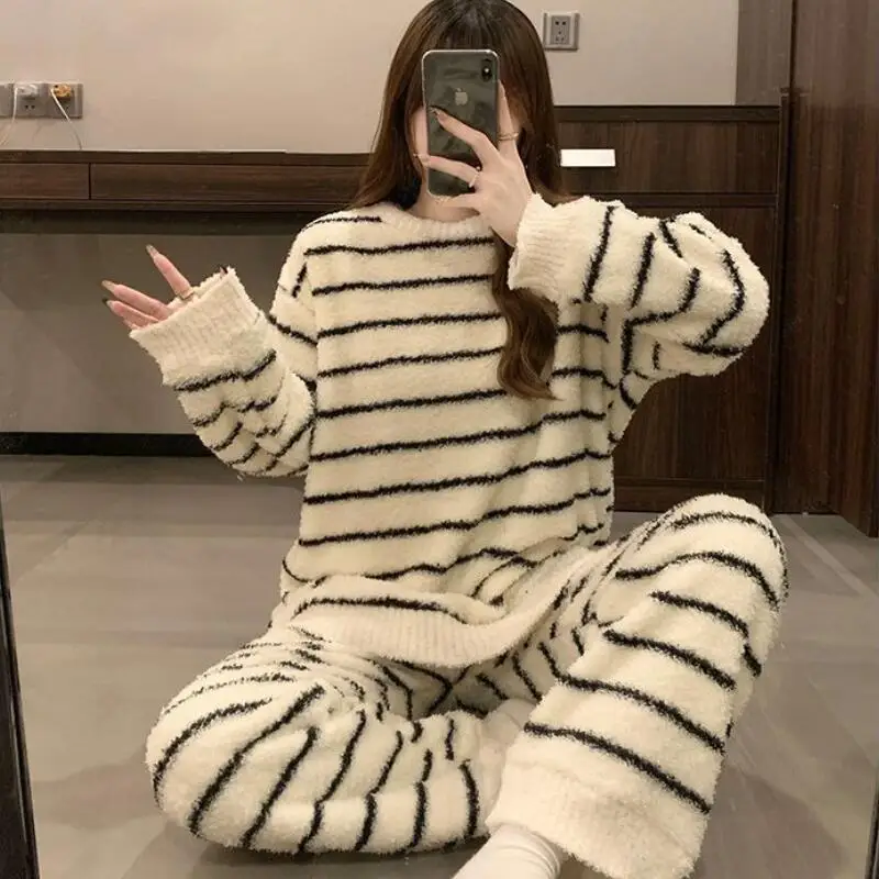 

Princess half velvet Striped Pajamas Sets Girl Long Sleved Kawaii Leisure Wear Keep Warm Autumn Winter Sleeping Wear Outside