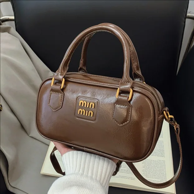 حقيبة مربعة منتفخة رائجة لعام 2026، محفظة كتف سحابة ناعمة للنساء، حقيبة كروس أنيقة، أزياء يجب اقتناؤها #1