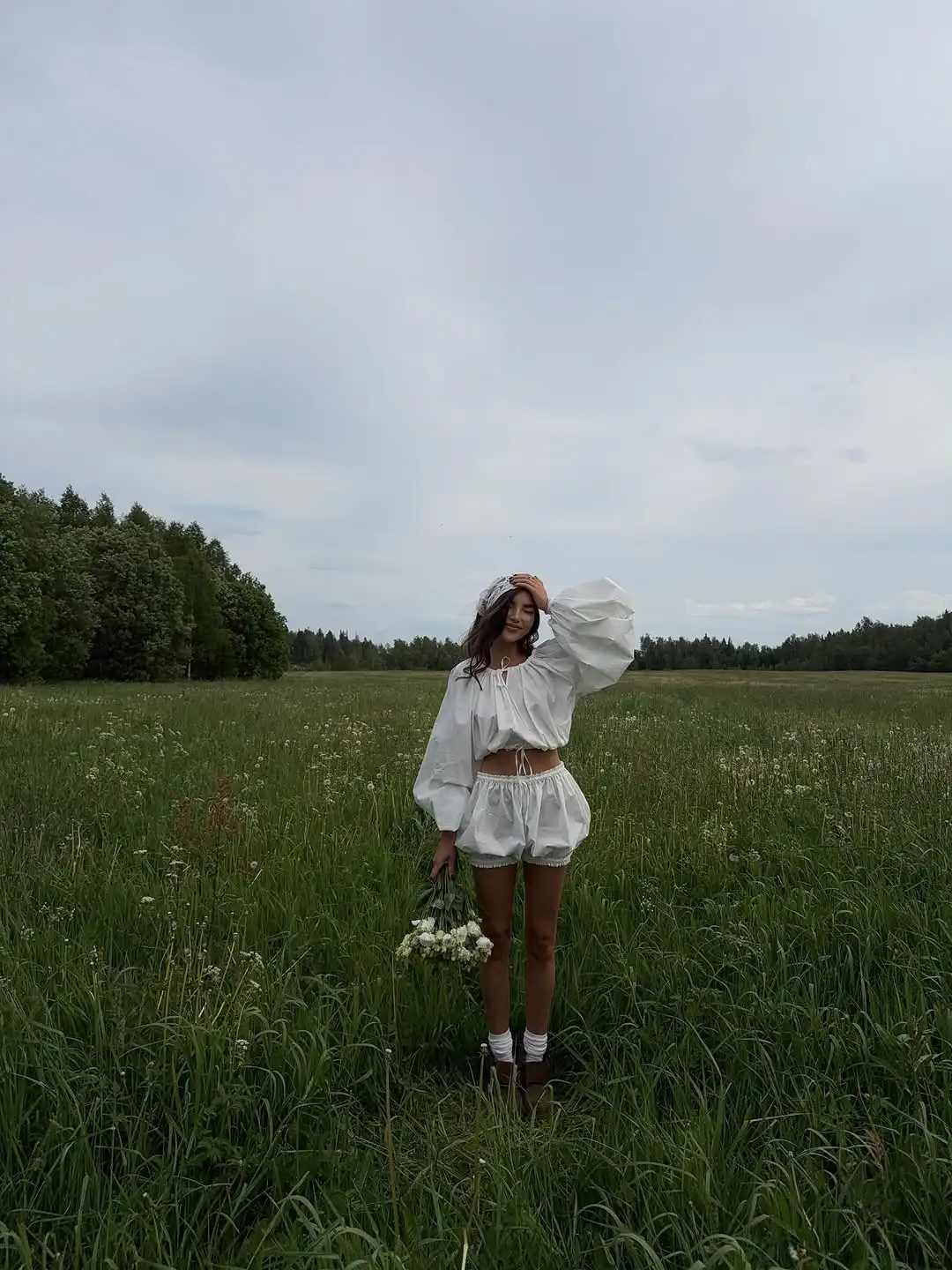 Chic Solid Lace Up Elastico in vita Set corto da donna Sexy senza spalline Manica a lanterna Allentato Top corto 2026 Abiti da vacanza da donna